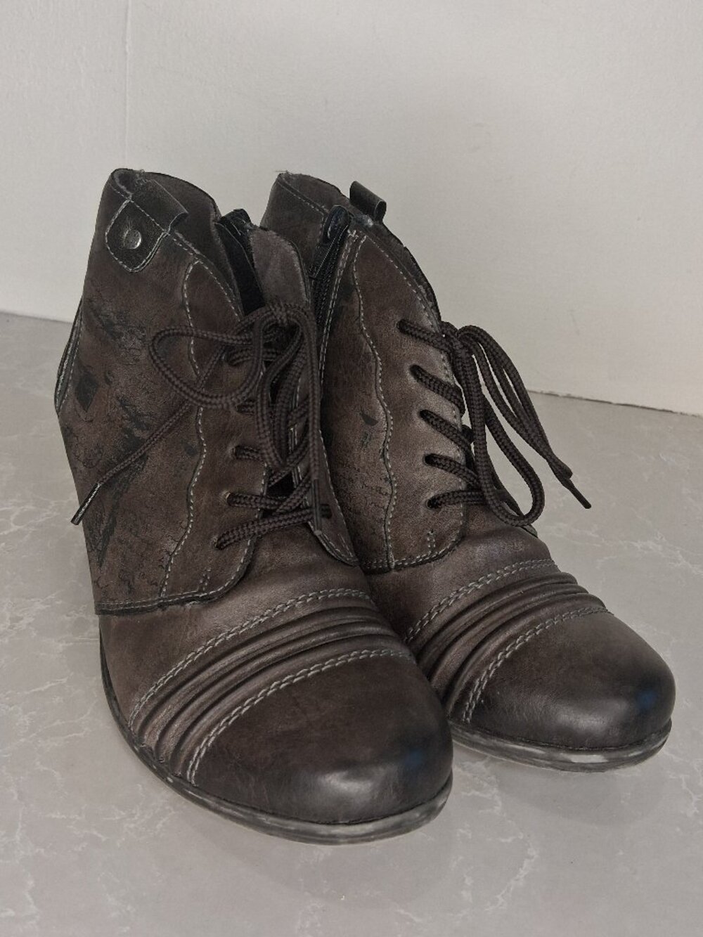 Grey Pattern Ankle Boots, Size 5.5